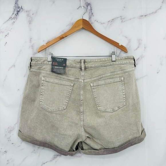 Torrid 5 Inch Boyfriend Vintage Stretch Mid-Rise Short - Smokestack - Picture 6 of 7